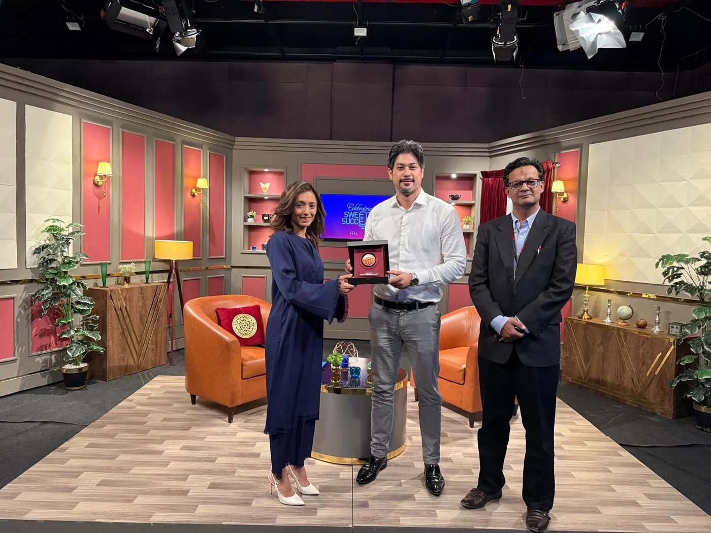 Sarah Mashhood presenting the IoBM shield to a guest