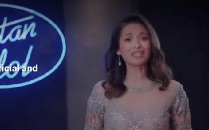 Sarah Mashhood presenting on Pakistan Idol finale night