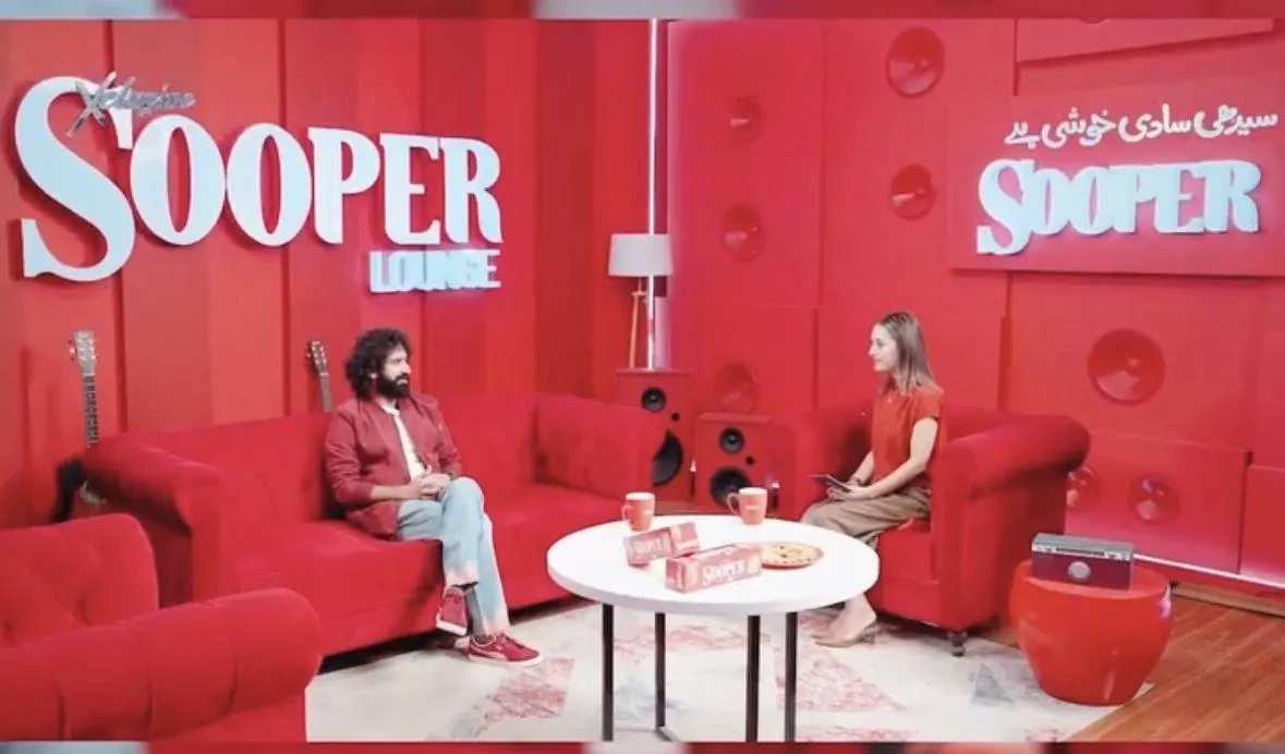 Sarah Mashhood interviewing a contestant on the Sooper Lounge set